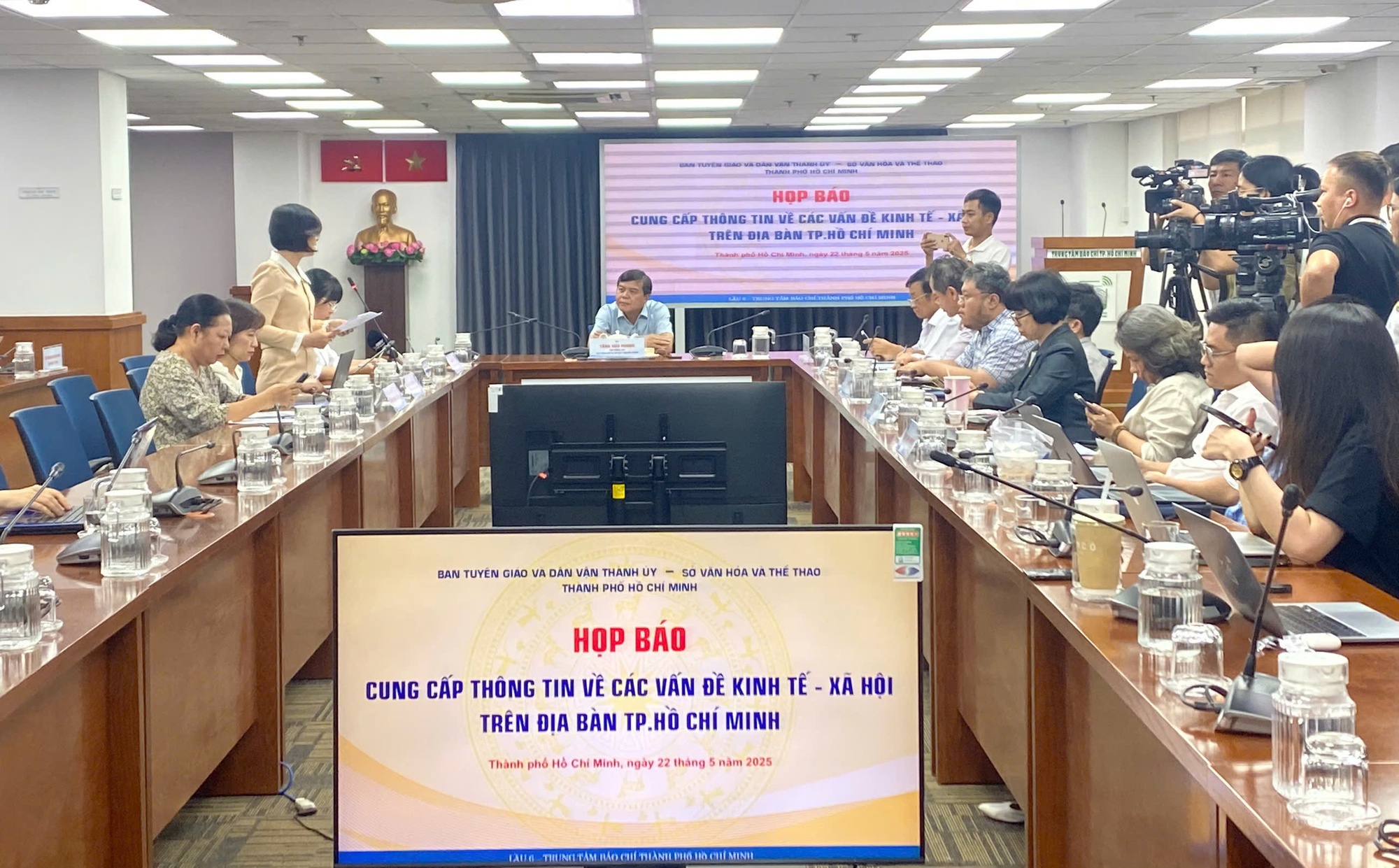 TP HCM "vào cuộc" vụ TikToker Võ Hà Linh bị tố bán hàng phá giá- Ảnh 1. TP HCM "vào cuộc" vụ TikToker Võ Hà Linh bị tố bán hàng phá giá- Ảnh 1.