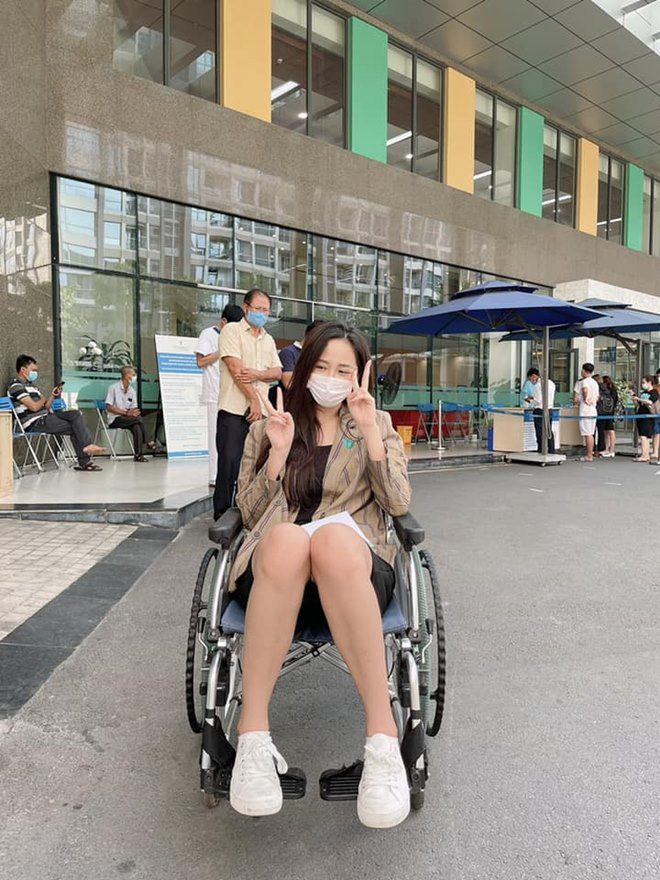 Hoa hậu Mai Phương Thúy đang ăn lẩu thì khó thở, nhập viện gấp- Ảnh 2. Hoa hậu Mai Phương Thúy đang ăn lẩu thì khó thở, nhập viện gấp- Ảnh 2.