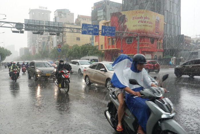 Chi tiết đợt mưa lớn kéo dài từ hôm nay ở TP HCM- Ảnh 1. Chi tiết đợt mưa lớn kéo dài từ hôm nay ở TP HCM- Ảnh 1.