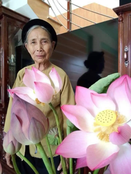 Hành động mạo hiểm của bà cụ 90 tuổi ở Yên Bái khi muốn đi chơi nhưng nhà khóa cửa: Cháu gái lên tiếng- Ảnh 2. Hành động mạo hiểm của bà cụ 90 tuổi ở Yên Bái khi muốn đi chơi nhưng nhà khóa cửa: Cháu gái lên tiếng- Ảnh 2.
