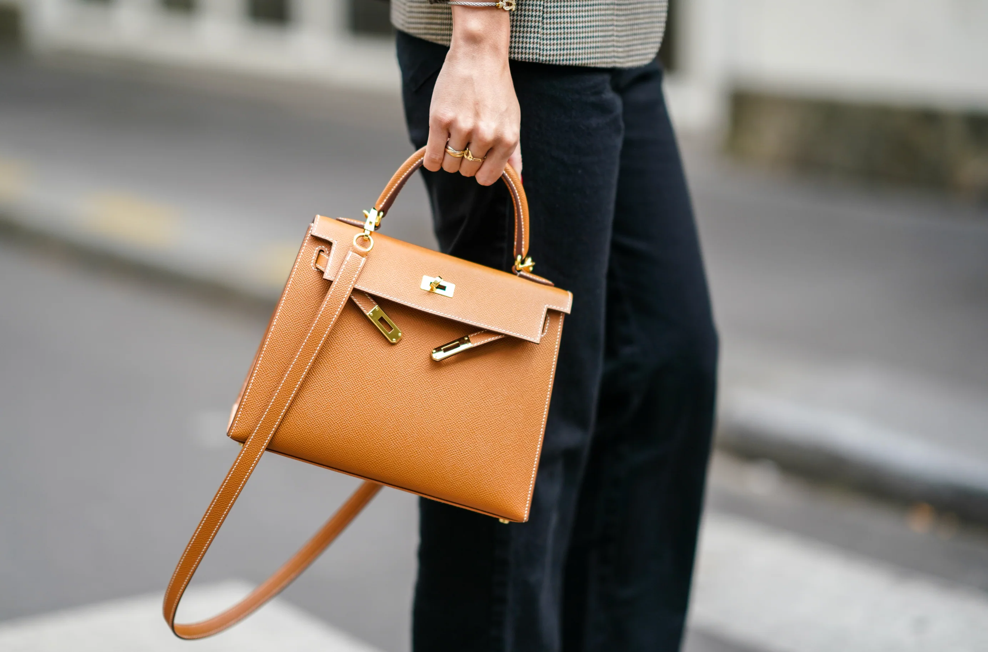 Bí mật của gia tộc Hermès: Người con rể sẵn sàng Bí mật của gia tộc Hermès: Người con rể sẵn sàng