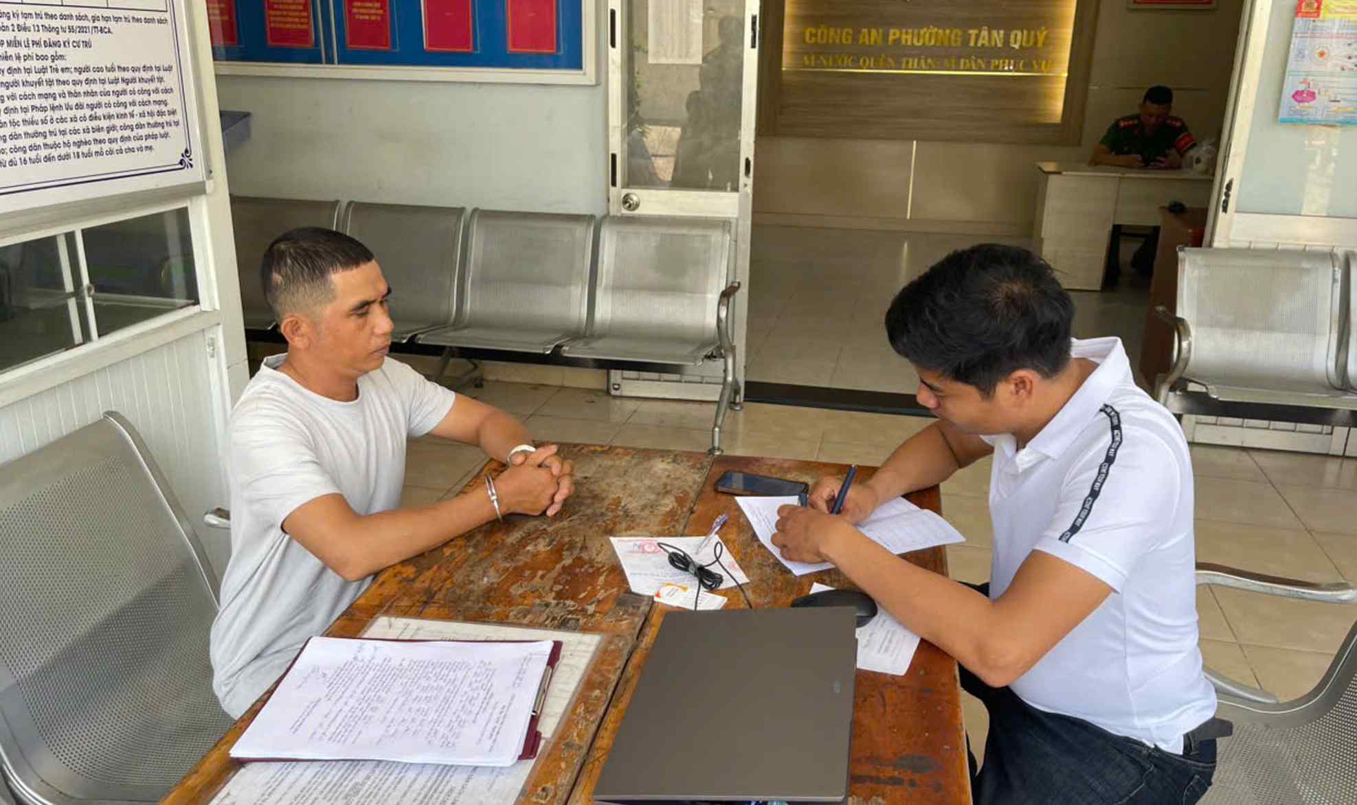 Bắt Nguyễn Tấn Khánh - đối tượng truy nã đặc biệt nguy hiểm- Ảnh 1.