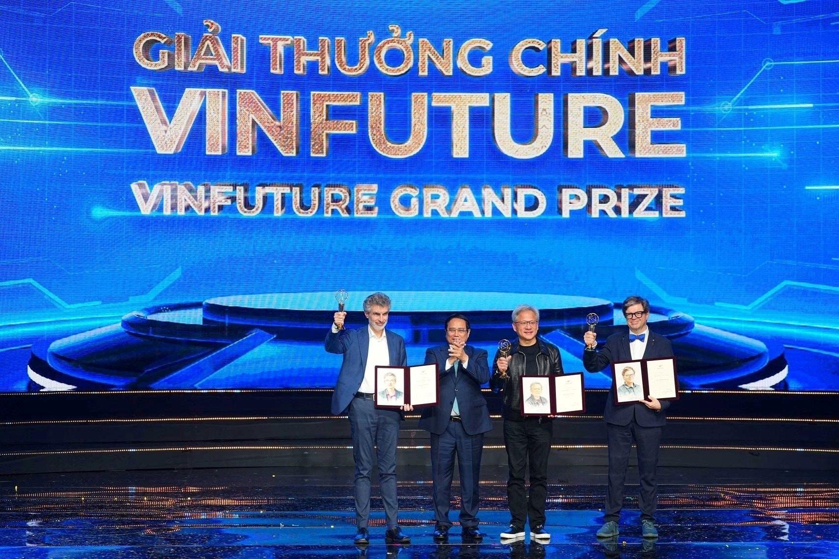 Giải thưởng hơn 100 tỷ đồng của tỷ phú Phạm Nhật Vượng vừa lập kỷ lục chưa từng thấy- Ảnh 2. Giải thưởng hơn 100 tỷ đồng của tỷ phú Phạm Nhật Vượng vừa lập kỷ lục chưa từng thấy- Ảnh 2.