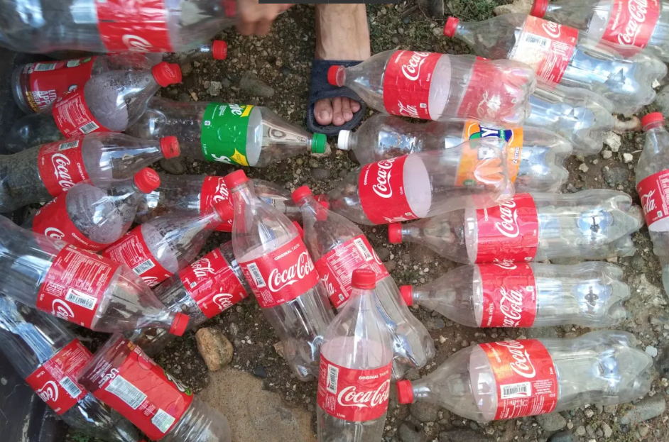 Người tiêu dùng chỉ trích dữ dội Coca-Cola, kêu gọi tẩy chay toàn cầu- Ảnh 1. Người tiêu dùng chỉ trích dữ dội Coca-Cola, kêu gọi tẩy chay toàn cầu- Ảnh 1.