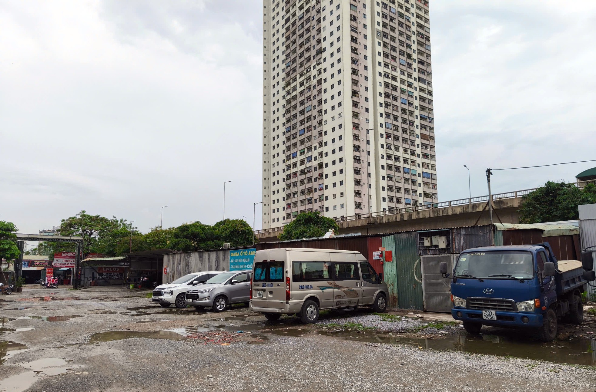Cận cảnh bãi xe lậu nộp tiền 'bảo kê' cho Bí thư Đảng ủy phường Hoàng Liệt- Ảnh 11. Cận cảnh bãi xe lậu nộp tiền 'bảo kê' cho Bí thư Đảng ủy phường Hoàng Liệt- Ảnh 11.