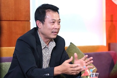 Nam nghệ sĩ là ông chủ ở Mỹ: Ký séc trả thẳng lương 1 cây vàng- Ảnh 1. Nam nghệ sĩ là ông chủ ở Mỹ: Ký séc trả thẳng lương 1 cây vàng- Ảnh 1.