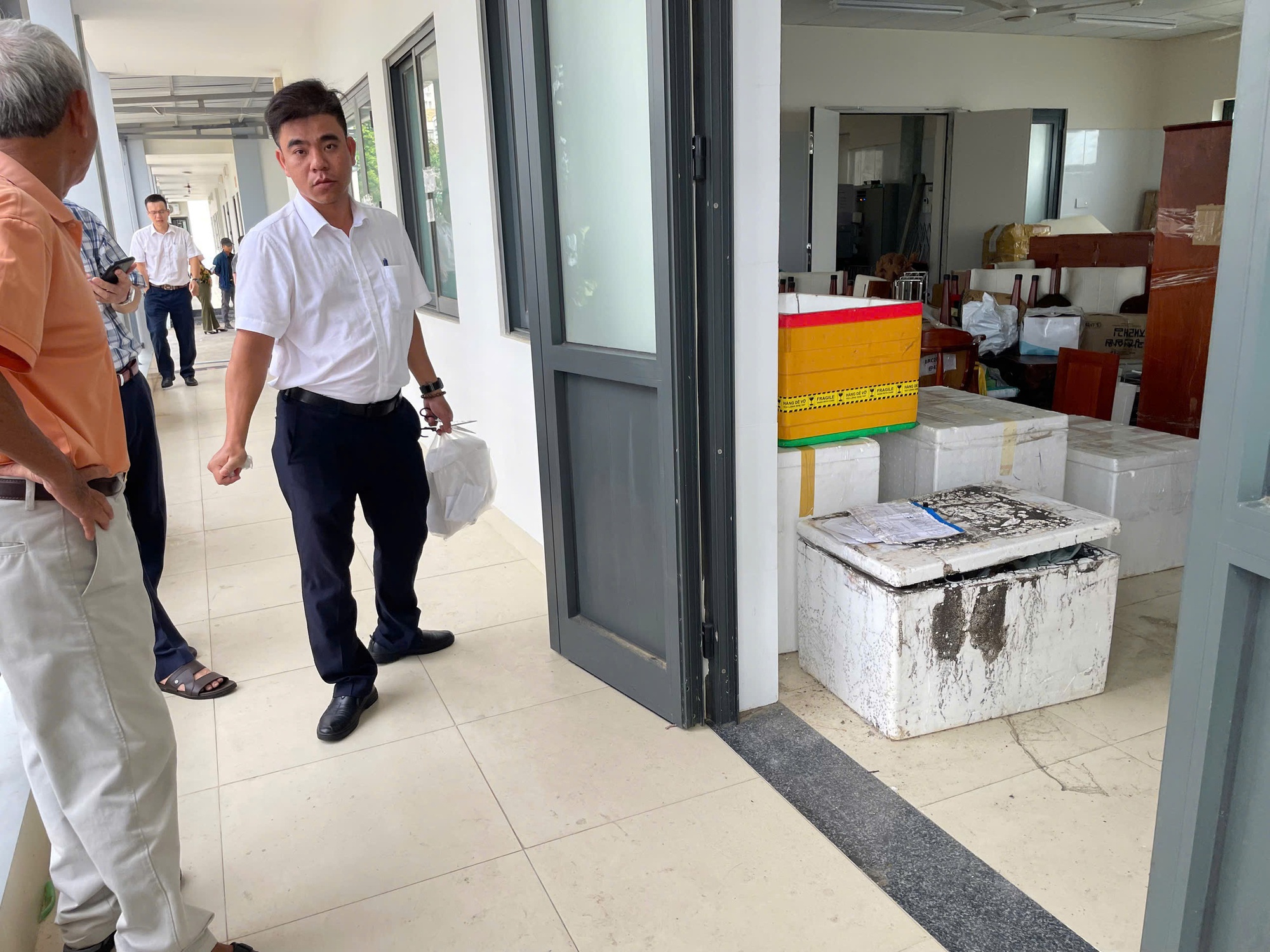 Một vụ trả tài sản không thuộc diện kê biên "kỳ lạ" ở Nha Trang- Ảnh 2. Một vụ trả tài sản không thuộc diện kê biên "kỳ lạ" ở Nha Trang- Ảnh 2.
