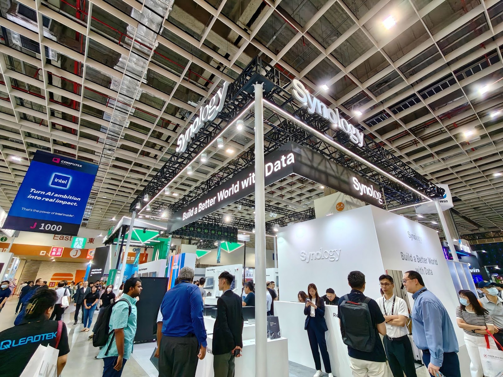 Synology trình diễn hàng loạt tính năng AI ấn tượng tại Computex 2025- Ảnh 1. Synology trình diễn hàng loạt tính năng AI ấn tượng tại Computex 2025- Ảnh 1.