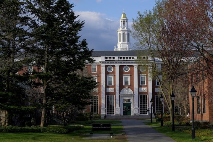 Sinh viên quốc tế ảnh hưởng thế nào khi Harvard bị buộc dừng tuyển sinh?- Ảnh 1. Sinh viên quốc tế ảnh hưởng thế nào khi Harvard bị buộc dừng tuyển sinh?- Ảnh 1.