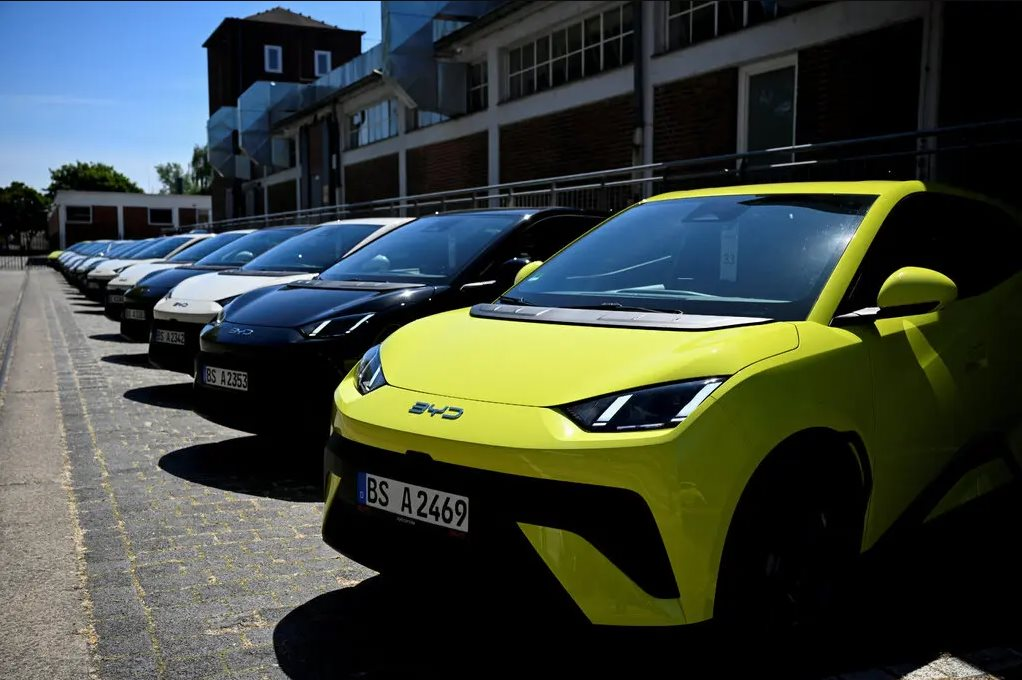 Lần đầu tiên trong lịch sử, BYD vượt mặt Tesla tại Châu Âu, người dân xóa bỏ định kiến, chấp nhận mua xe điện Trung Quốc- Ảnh 1. Lần đầu tiên trong lịch sử, BYD vượt mặt Tesla tại Châu Âu, người dân xóa bỏ định kiến, chấp nhận mua xe điện Trung Quốc- Ảnh 1.