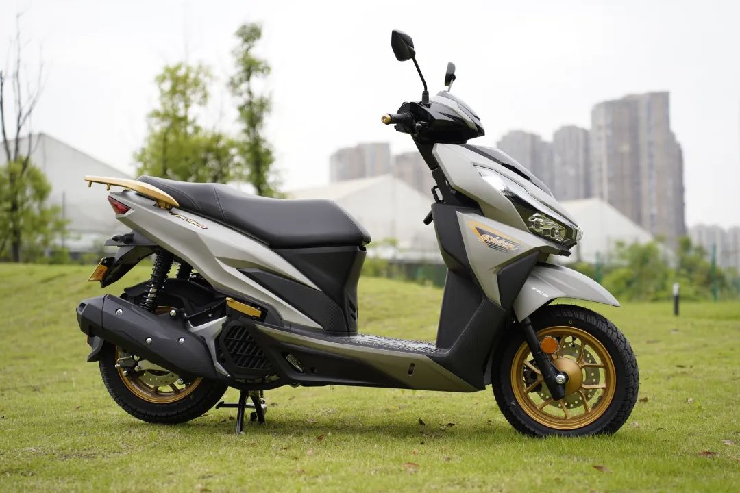 'Vua xe ga' 125cc siêu tiết kiệm xăng ra mắt: ABS 2 kênh xịn xò ngang Honda SH, giá rẻ hơn Air Blade- Ảnh 1. 'Vua xe ga' 125cc siêu tiết kiệm xăng ra mắt: ABS 2 kênh xịn xò ngang Honda SH, giá rẻ hơn Air Blade- Ảnh 1.