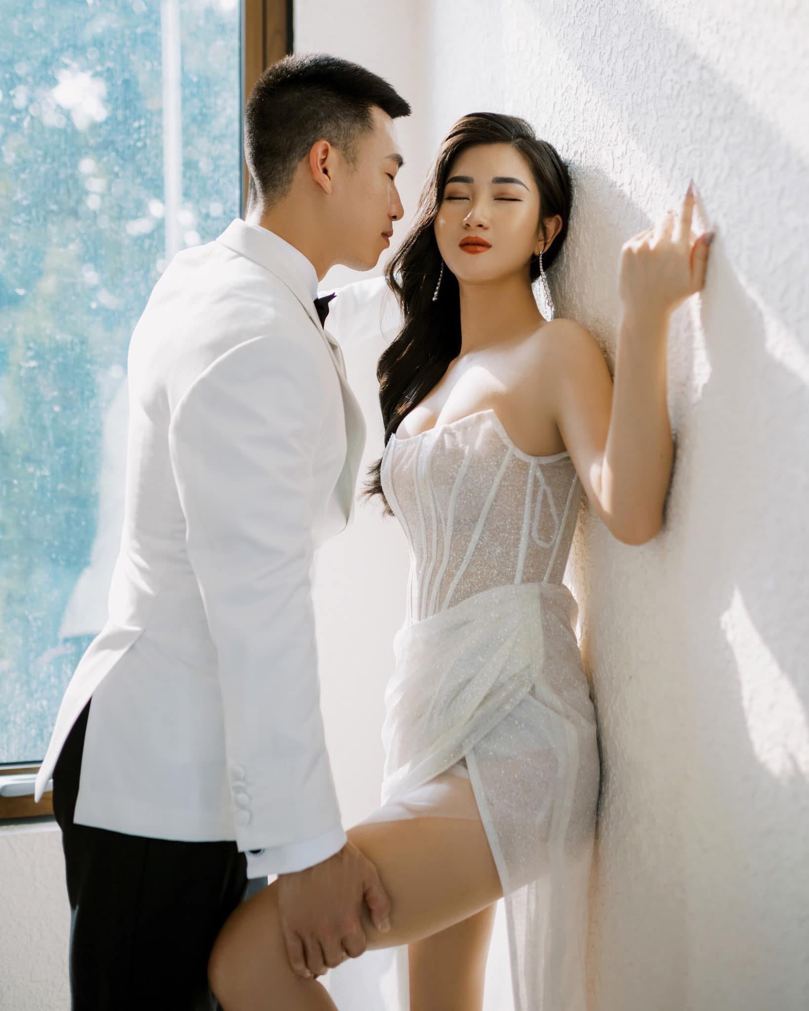 Nữ diễn viên Vbiz yêu cầu thủ nổi tiếng 8 năm mới cưới, sinh quý tử lại được khen đẹp trai giống hệt Sơn Tùng- Ảnh 2. Nữ diễn viên Vbiz yêu cầu thủ nổi tiếng 8 năm mới cưới, sinh quý tử lại được khen đẹp trai giống hệt Sơn Tùng- Ảnh 2.