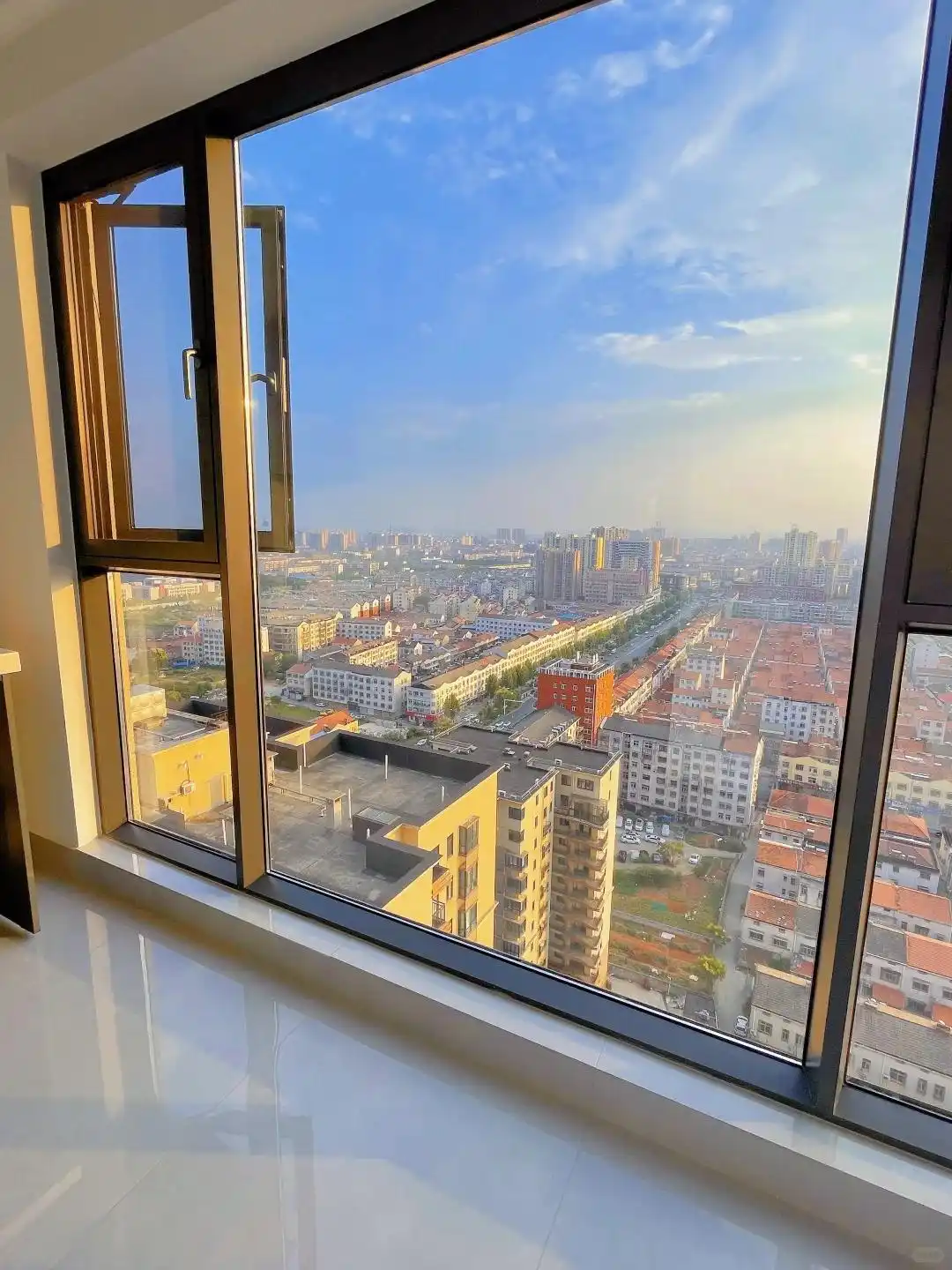 Có một nỗi khổ mang tên mua nhà chung cư tầng cao: Có 4 lợi, 5 hại mà tôi chỉ ước biết sớm hơn- Ảnh 1. Có một nỗi khổ mang tên mua nhà chung cư tầng cao: Có 4 lợi, 5 hại mà tôi chỉ ước biết sớm hơn- Ảnh 1.