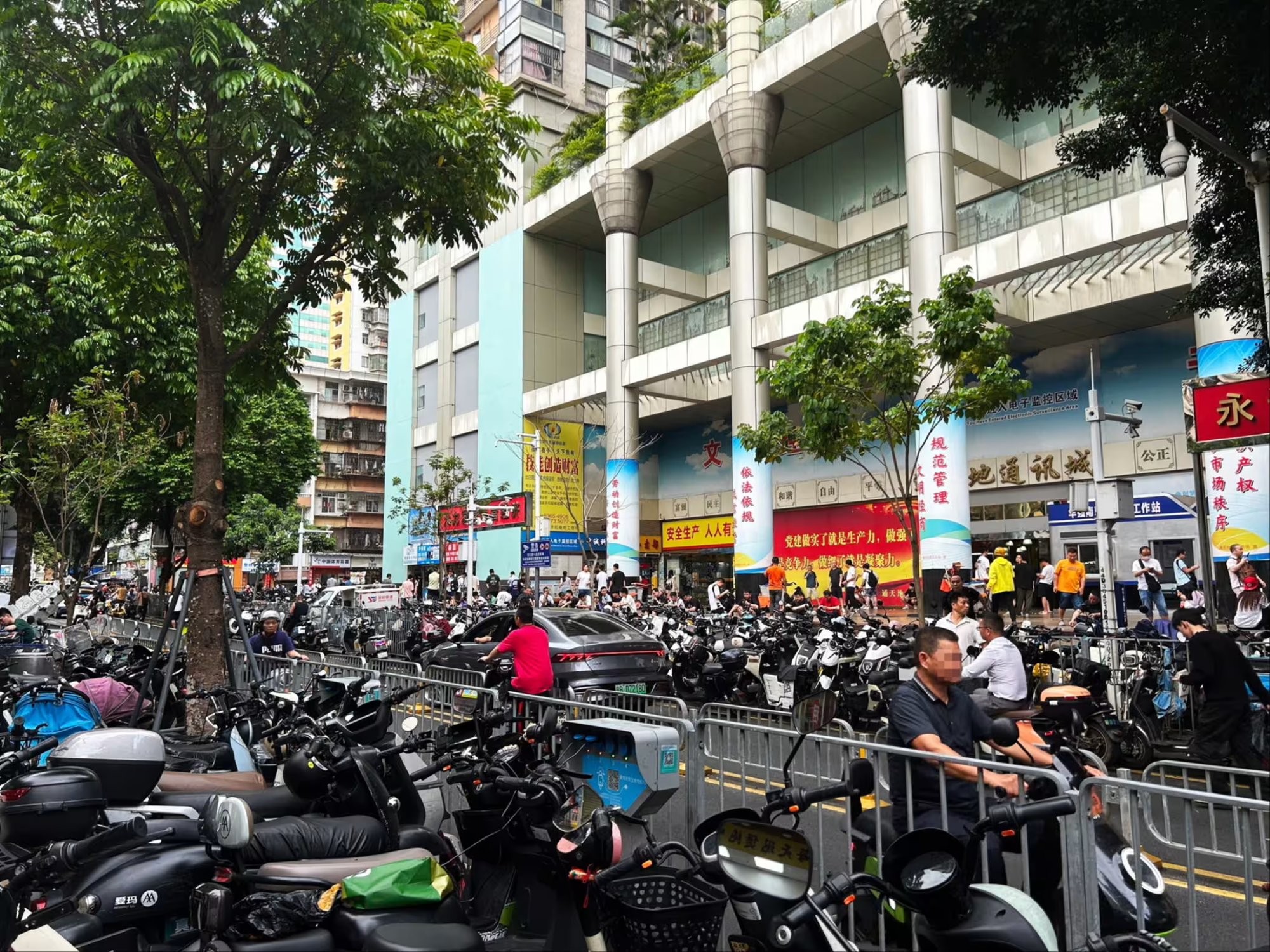 Điểm đến của những chiếc iPhone bị mất trộm: Từ muôn nẻo đường trên thế giới đến một tòa nhà tại Trung Quốc- Ảnh 4. Điểm đến của những chiếc iPhone bị mất trộm: Từ muôn nẻo đường trên thế giới đến một tòa nhà tại Trung Quốc- Ảnh 4.