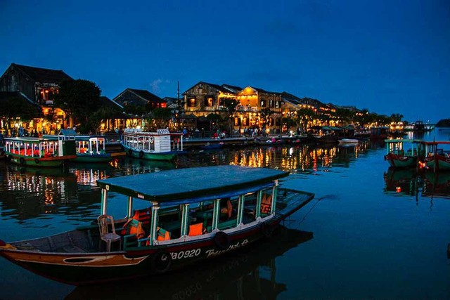 Khách Tây nhận xét: Đây là nơi bán bánh mỳ kẹp thịt ngon nhất Việt Nam, có lẽ nhiều người cũng đồng tình- Ảnh 4.