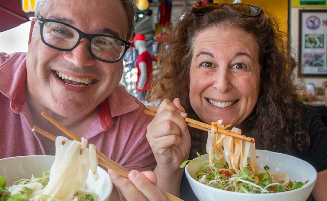 Khách Tây nhận xét: Đây là nơi bán bánh mỳ kẹp thịt ngon nhất Việt Nam, có lẽ nhiều người cũng đồng tình- Ảnh 2.