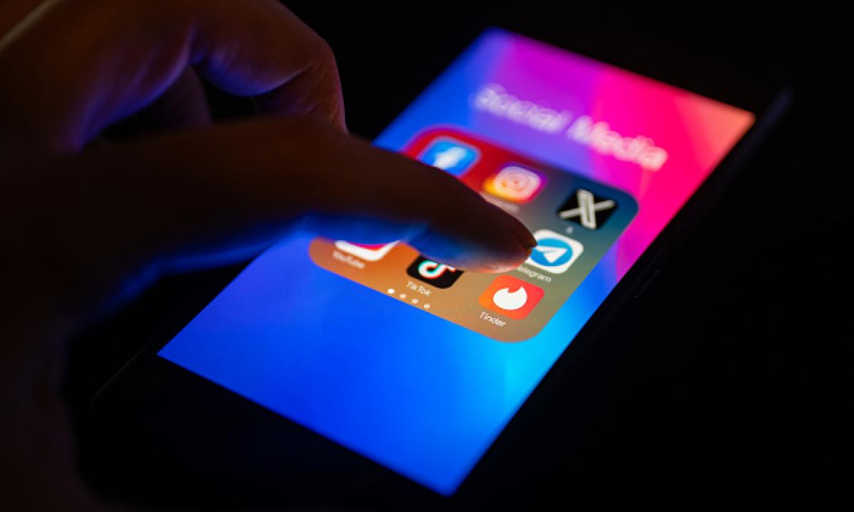 Telegram và những bê bối rúng động toàn cầu: Là "mảnh đất màu mỡ của tội phạm" với hàng loạt đường dây lừa đảo, ấu dâm; nhà sáng lập bị cáo buộc 12 tội danh- Ảnh 2. Telegram và những bê bối rúng động toàn cầu: Là "mảnh đất màu mỡ của tội phạm" với hàng loạt đường dây lừa đảo, ấu dâm; nhà sáng lập bị cáo buộc 12 tội danh- Ảnh 2.