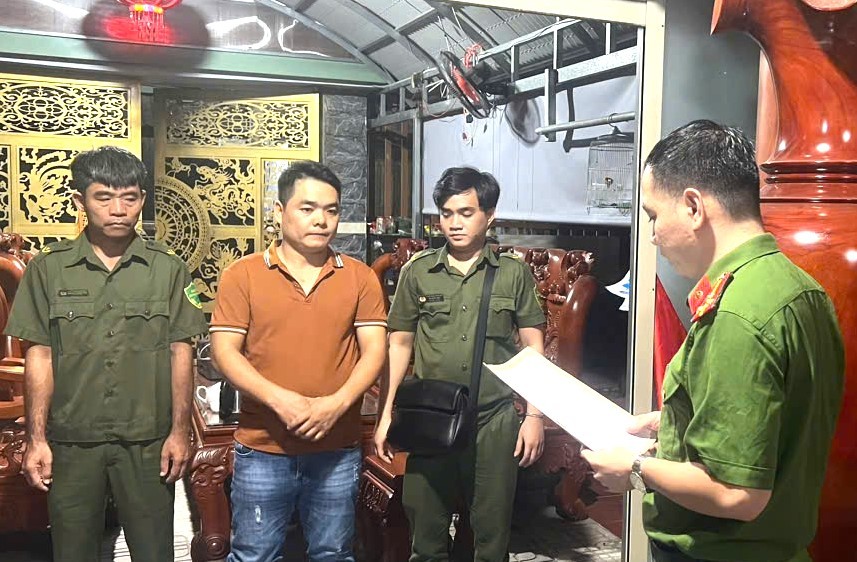 Vì sao chủ tịch một phường ở Đồng Nai và 5 đối tượng khác bị bắt?- Ảnh 1. Vì sao chủ tịch một phường ở Đồng Nai và 5 đối tượng khác bị bắt?- Ảnh 1.