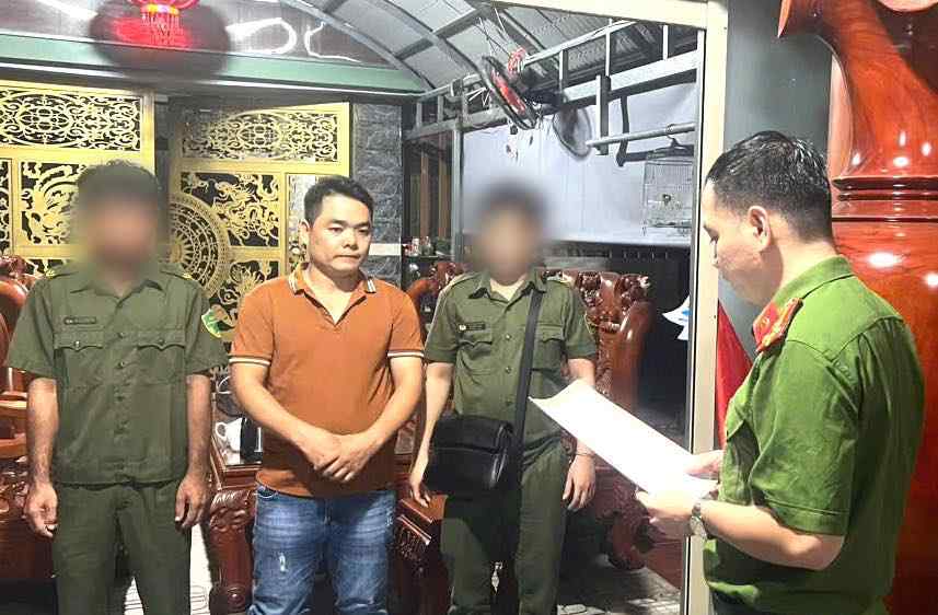 Đã bắt khẩn cấp Nguyễn Văn Luyện, Nguyễn Văn Vinh và 3 cán bộ phường ở Đồng Nai- Ảnh 1. Đã bắt khẩn cấp Nguyễn Văn Luyện, Nguyễn Văn Vinh và 3 cán bộ phường ở Đồng Nai- Ảnh 1.