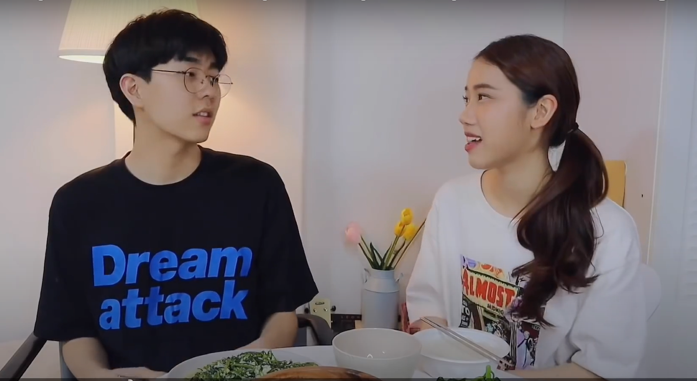 Khách Hàn lần đầu ăn rau muống xào Việt Nam, lập tức mê mẩn vì 2 lý do này- Ảnh 2. Khách Hàn lần đầu ăn rau muống xào Việt Nam, lập tức mê mẩn vì 2 lý do này- Ảnh 2.