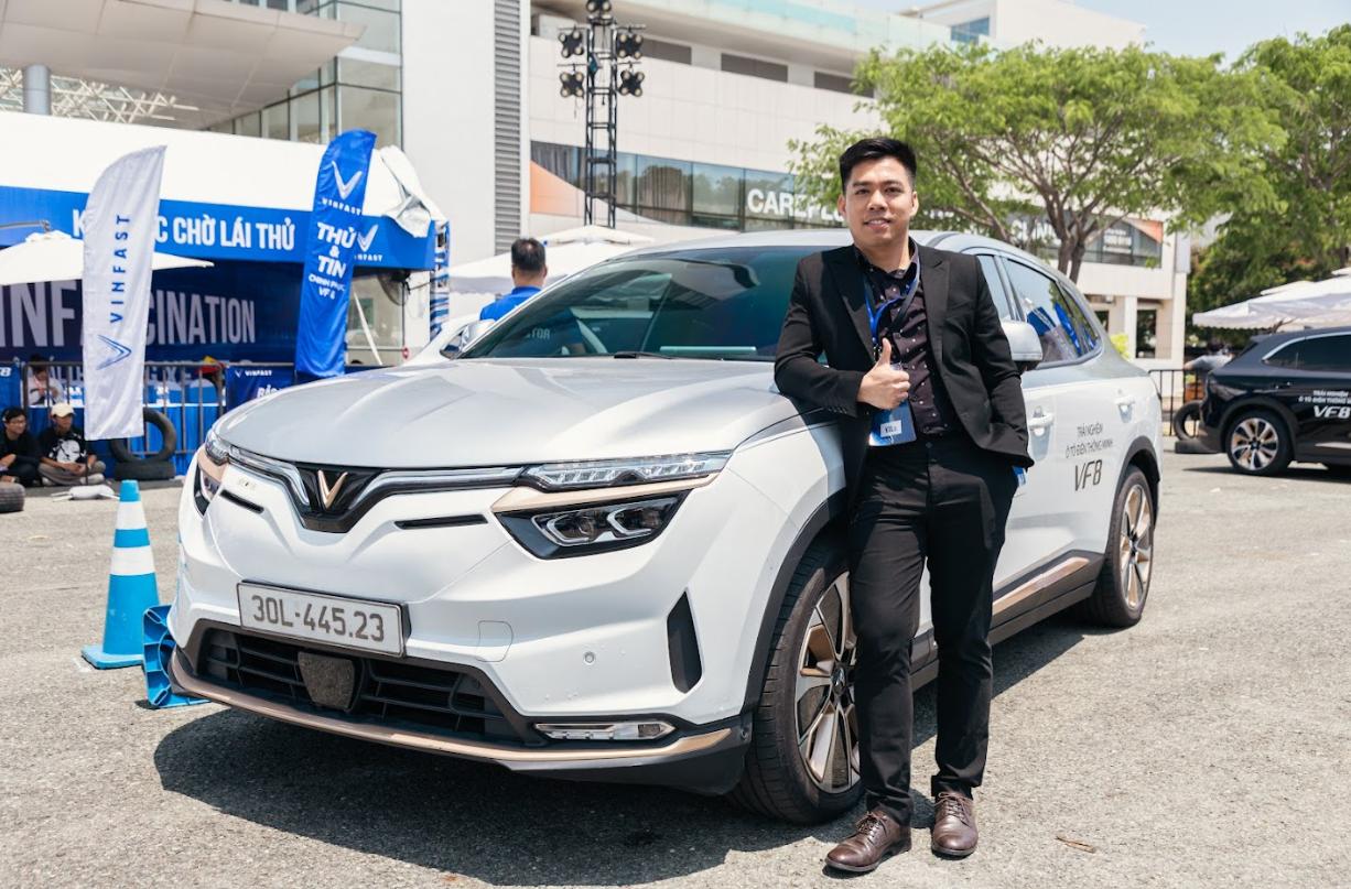 Chạy VinFast VF 8 vượt dốc cao, lội hố nước, người lái chia sẻ: ‘Không ngờ một mẫu SUV gia đình có thể đi như xe địa hình’- Ảnh 3.