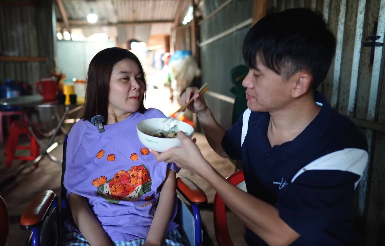 Chàng kỹ sư Trung Quốc bỏ việc sang Việt Nam cưới cô gái liệt tứ chi: Biến cố ập đến- Ảnh 8.