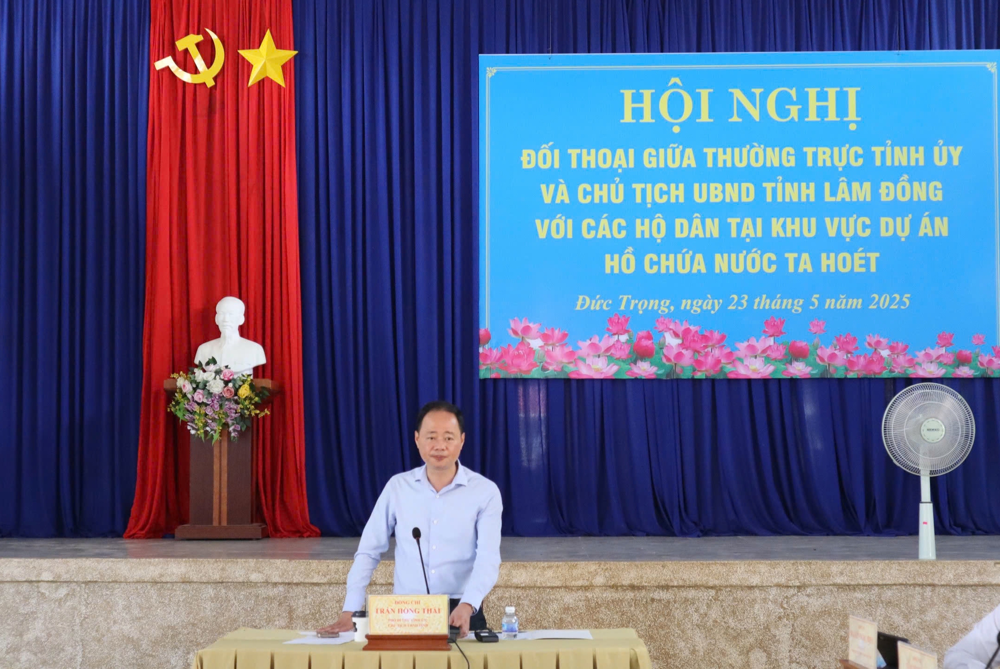 Chủ tịch UBND tỉnh Lâm Đồng đối thoại với người dân tại dự án ngàn tỉ- Ảnh 1. Chủ tịch UBND tỉnh Lâm Đồng đối thoại với người dân tại dự án ngàn tỉ- Ảnh 1.
