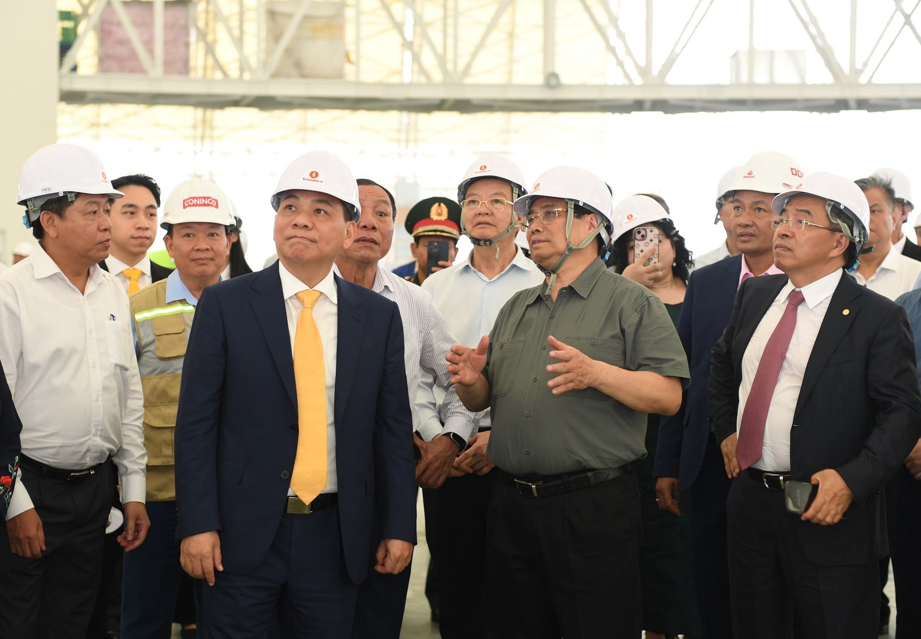 Sau chuyến thị sát cùng ông Phạm Nhật Vượng, Thủ tướng ra chỉ đạo cho siêu dự án của Vingroup- Ảnh 1. Sau chuyến thị sát cùng ông Phạm Nhật Vượng, Thủ tướng ra chỉ đạo cho siêu dự án của Vingroup- Ảnh 1.