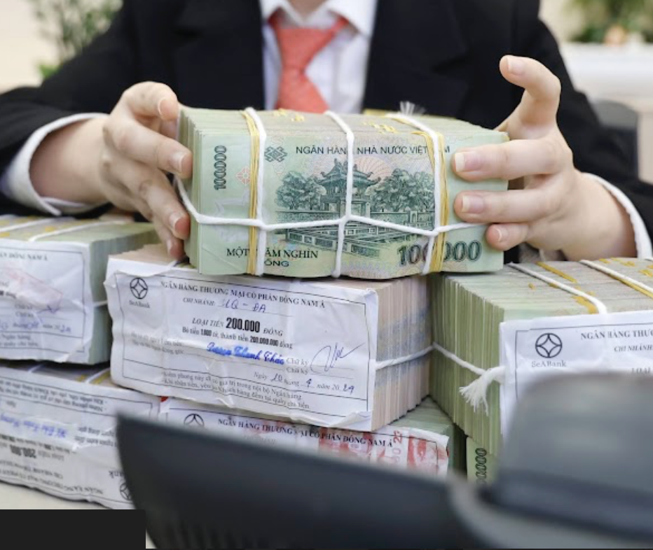 Vì sao người dân vẫn chọn gửi tiền ngân hàng dù các kênh đầu tư đã sôi động?- Ảnh 1. Vì sao người dân vẫn chọn gửi tiền ngân hàng dù các kênh đầu tư đã sôi động?- Ảnh 1.