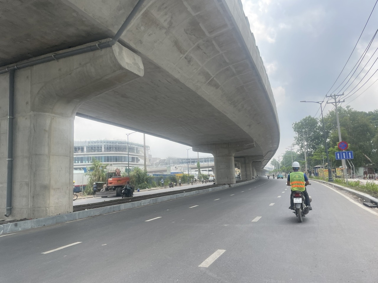 Nhiều giải pháp giảm ùn ứ cho khu vực trước Nhà ga T3- Ảnh 2. Nhiều giải pháp giảm ùn ứ cho khu vực trước Nhà ga T3- Ảnh 2.