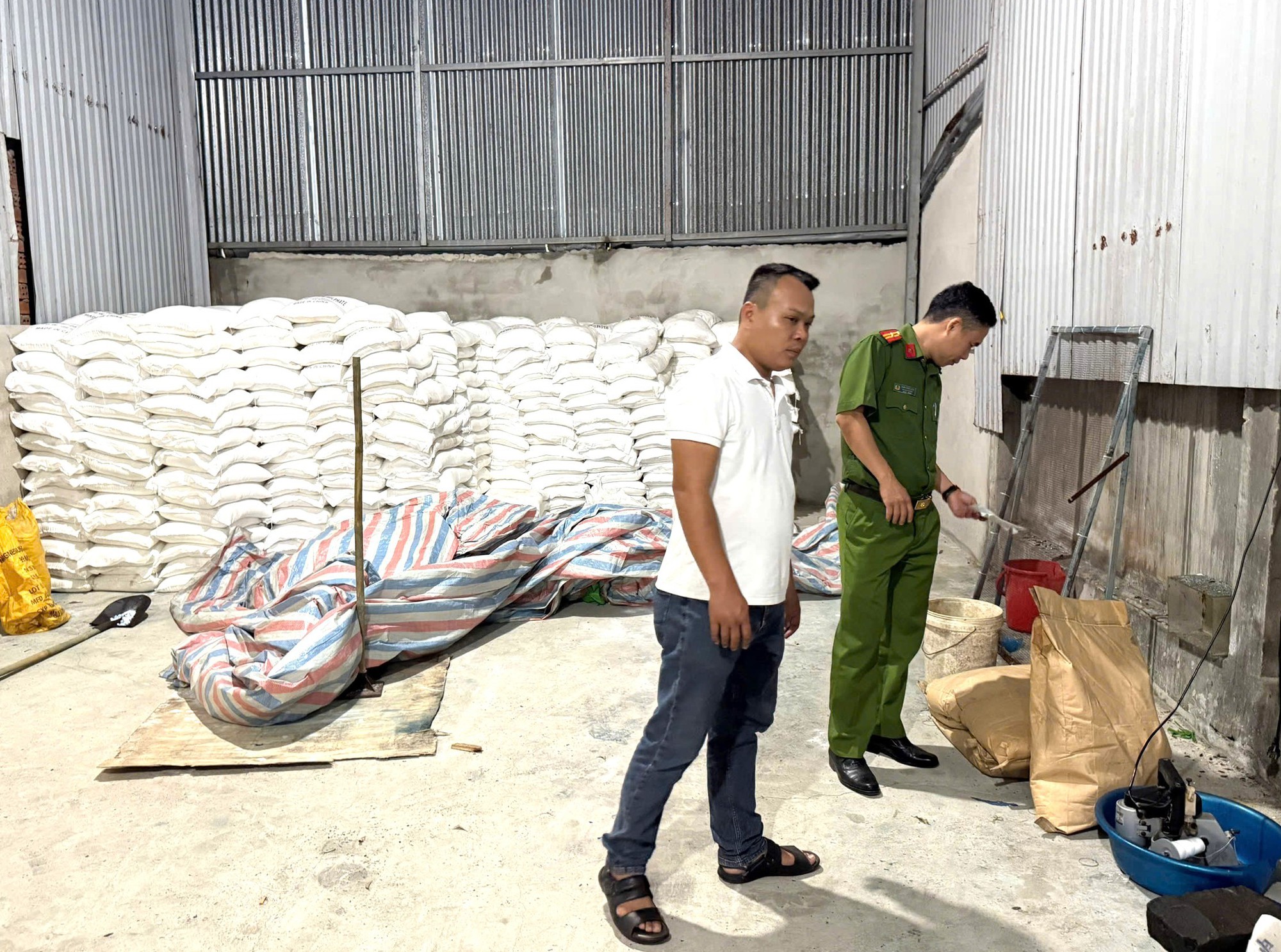 Bên trong công ty nghi làm phân bón giả ở Đồng Nai- Ảnh 4. Bên trong công ty nghi làm phân bón giả ở Đồng Nai- Ảnh 4.