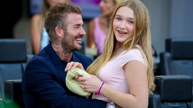 Xôn xao món quà tiểu thư tài phiệt Harper Beckham tặng bố giữa lúc gia đình lục đục, chuẩn Xôn xao món quà tiểu thư tài phiệt Harper Beckham tặng bố giữa lúc gia đình lục đục, chuẩn