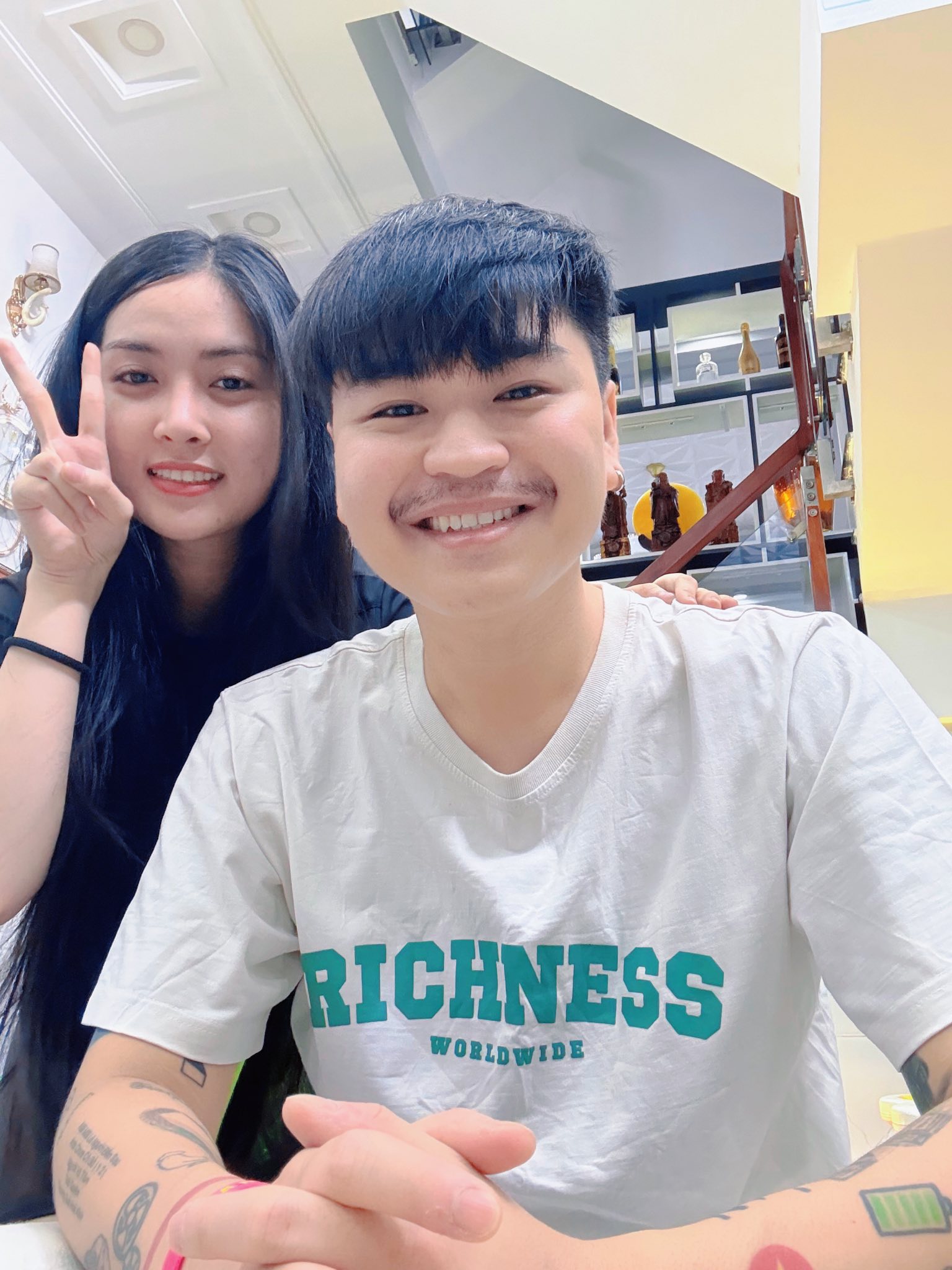 Nam ca sĩ Việt quấn quýt bên vợ hơn 8 tuổi, có 2 con riêng như thuở mới yêu- Ảnh 5. Nam ca sĩ Việt quấn quýt bên vợ hơn 8 tuổi, có 2 con riêng như thuở mới yêu- Ảnh 5.