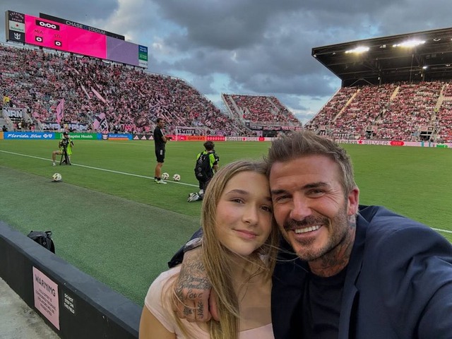 Xôn xao món quà tiểu thư tài phiệt Harper Beckham tặng bố giữa lúc gia đình lục đục, chuẩn Xôn xao món quà tiểu thư tài phiệt Harper Beckham tặng bố giữa lúc gia đình lục đục, chuẩn