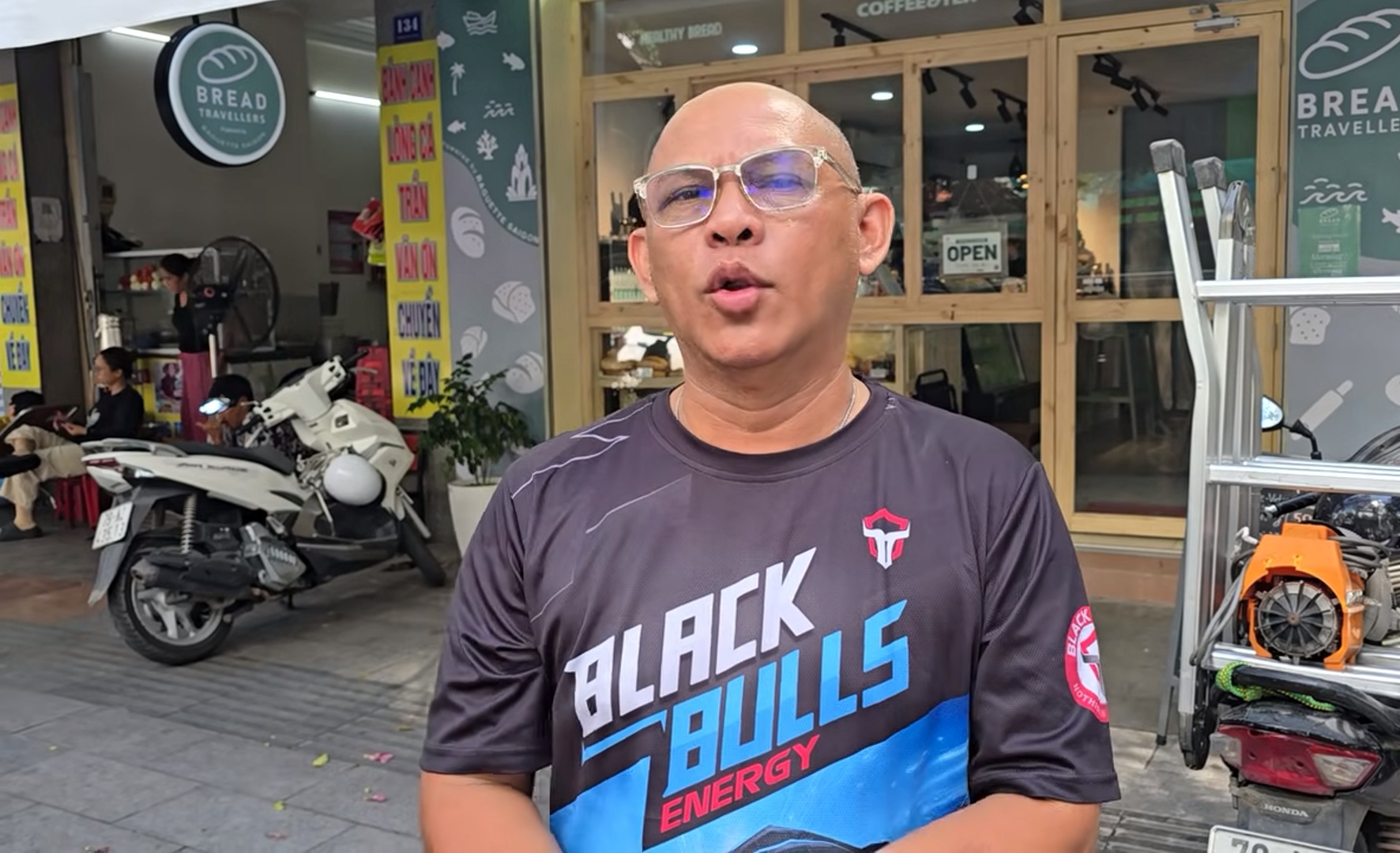 Trùm Điền Quân Color Man chịu lỗ 3,4 triệu một ngày, vợ bay ra Nha Trang làm một việc- Ảnh 1. Trùm Điền Quân Color Man chịu lỗ 3,4 triệu một ngày, vợ bay ra Nha Trang làm một việc- Ảnh 1.
