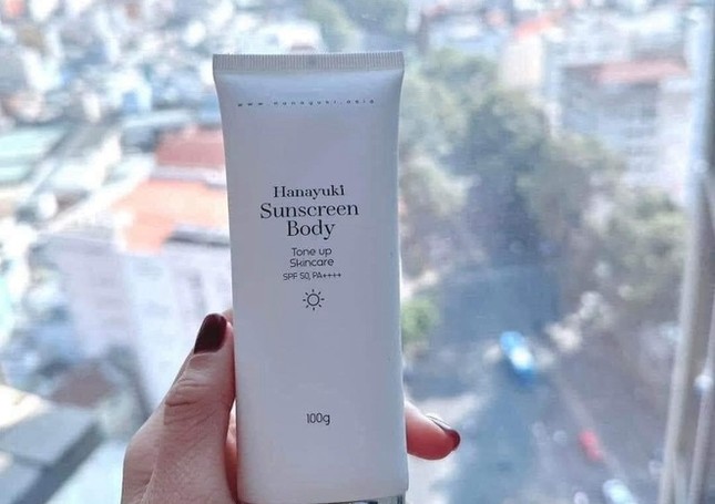 Bộ Y tế chỉ đạo làm rõ sai phạm liên quan đến công ty mỹ phẩm của vợ chồng Đoàn Di Băng- Ảnh 2. Bộ Y tế chỉ đạo làm rõ sai phạm liên quan đến công ty mỹ phẩm của vợ chồng Đoàn Di Băng- Ảnh 2.