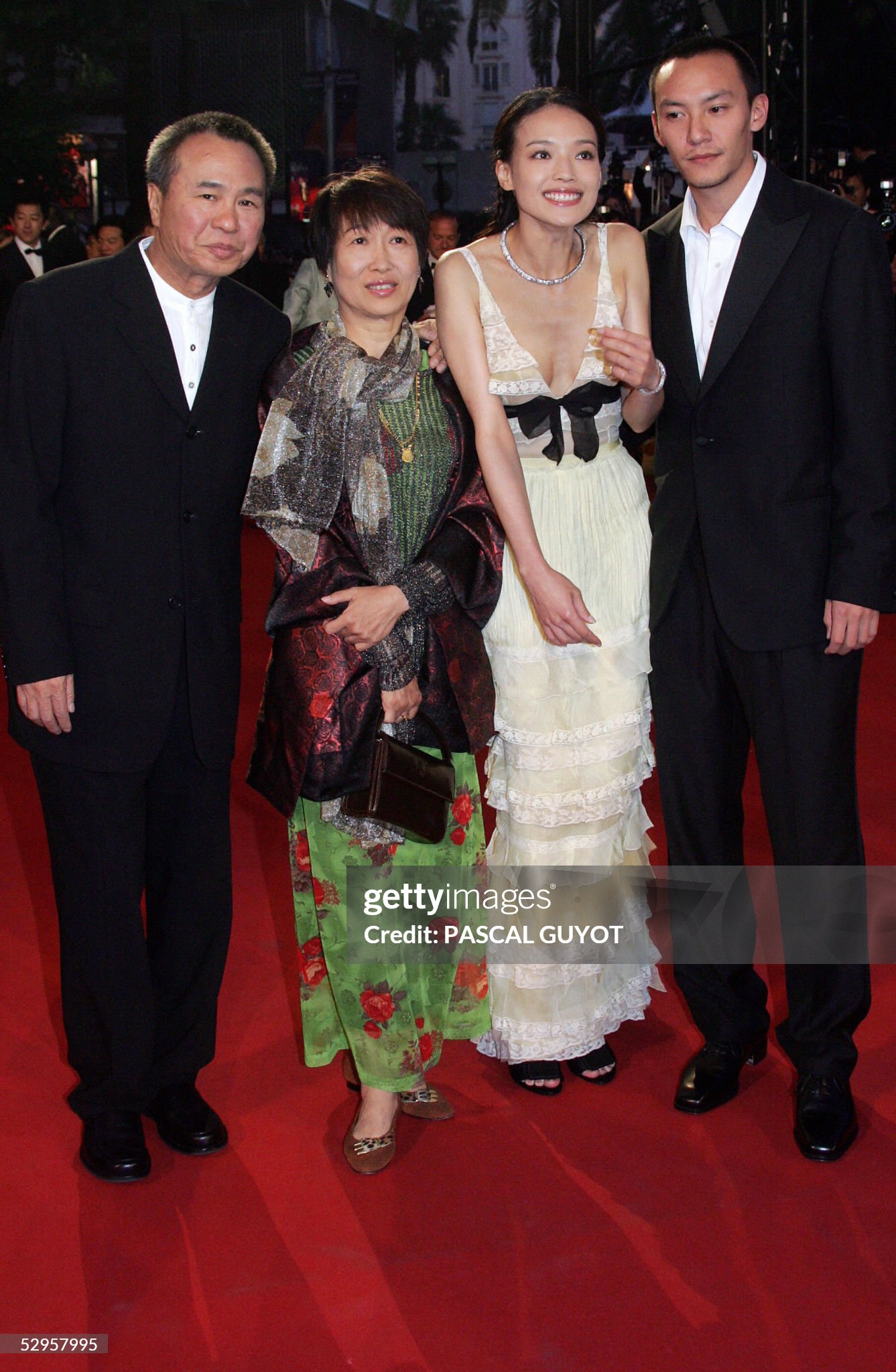 Hot lại ảnh Thư Kỳ dự Cannes 20 năm trước: Nhan sắc U50 áp đảo, không ai "lão hóa ngược" đỉnh bằng- Ảnh 8. Hot lại ảnh Thư Kỳ dự Cannes 20 năm trước: Nhan sắc U50 áp đảo, không ai "lão hóa ngược" đỉnh bằng- Ảnh 8.