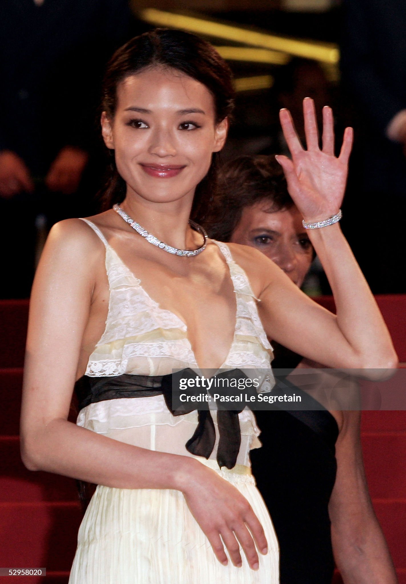 Hot lại ảnh Thư Kỳ dự Cannes 20 năm trước: Nhan sắc U50 áp đảo, không ai "lão hóa ngược" đỉnh bằng- Ảnh 6. Hot lại ảnh Thư Kỳ dự Cannes 20 năm trước: Nhan sắc U50 áp đảo, không ai "lão hóa ngược" đỉnh bằng- Ảnh 6.