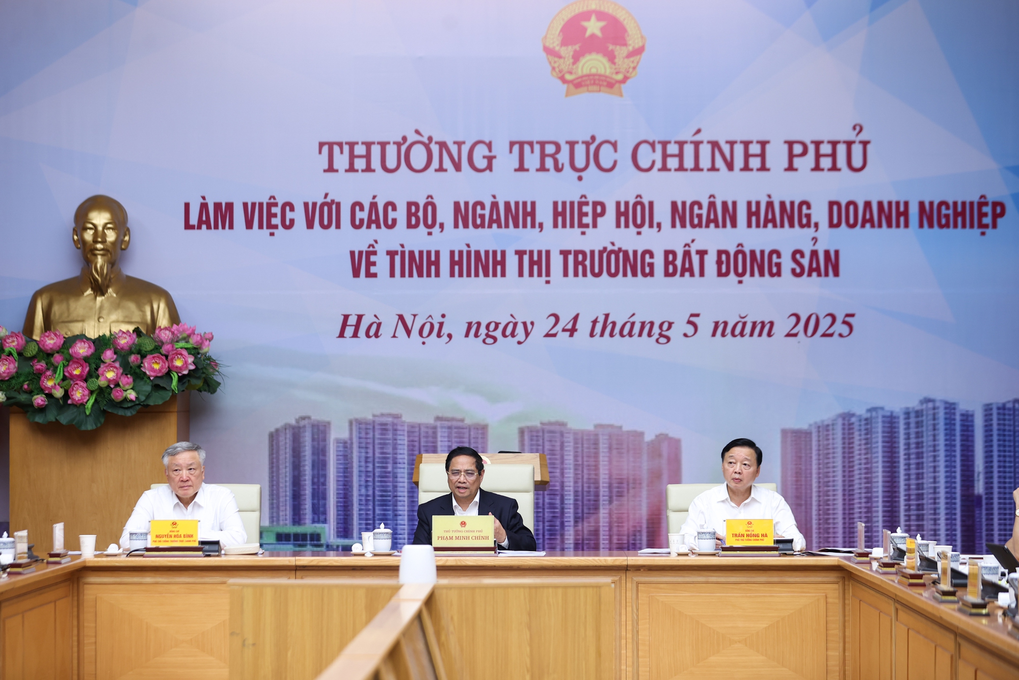 Họp với lãnh đạo Vingroup, Sungroup... Thủ tướng yêu cầu đảm bảo để mọi người dân Việt Nam đều có một thứ- Ảnh 2. Họp với lãnh đạo Vingroup, Sungroup... Thủ tướng yêu cầu đảm bảo để mọi người dân Việt Nam đều có một thứ- Ảnh 2.