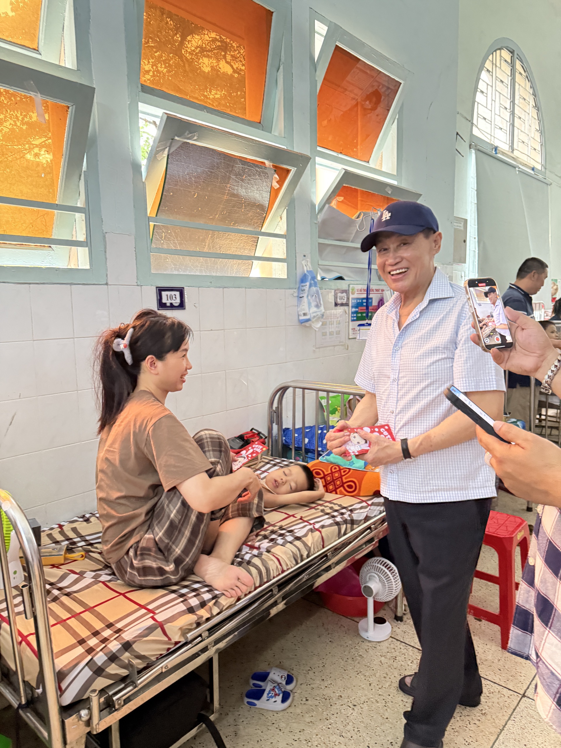 Món quà sinh nhật đặc biệt của “vua hàng hiệu” Johnathan Hạnh Nguyễn- Ảnh 4. Món quà sinh nhật đặc biệt của “vua hàng hiệu” Johnathan Hạnh Nguyễn- Ảnh 4.