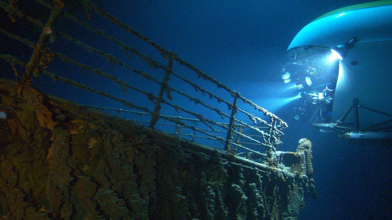 Vì sao xác tàu Titanic chứa đầy quần áo và giày của hành khách xấu số, nhưng tuyệt nhiên không tìm thấy xương người?- Ảnh 1. Vì sao xác tàu Titanic chứa đầy quần áo và giày của hành khách xấu số, nhưng tuyệt nhiên không tìm thấy xương người?- Ảnh 1.