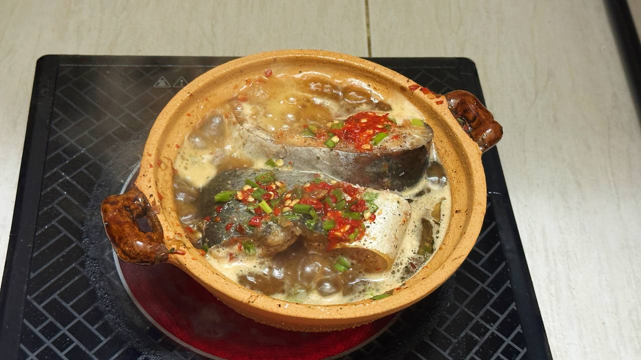 Cận cảnh nồi cá kho chỉ 40k gây sốt ở TPHCM, khách hí hửng vì Cận cảnh nồi cá kho chỉ 40k gây sốt ở TPHCM, khách hí hửng vì