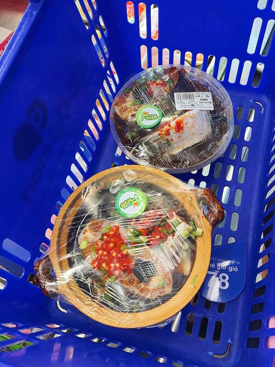 Cận cảnh nồi cá kho chỉ 40k gây sốt ở TPHCM, khách hí hửng vì Cận cảnh nồi cá kho chỉ 40k gây sốt ở TPHCM, khách hí hửng vì