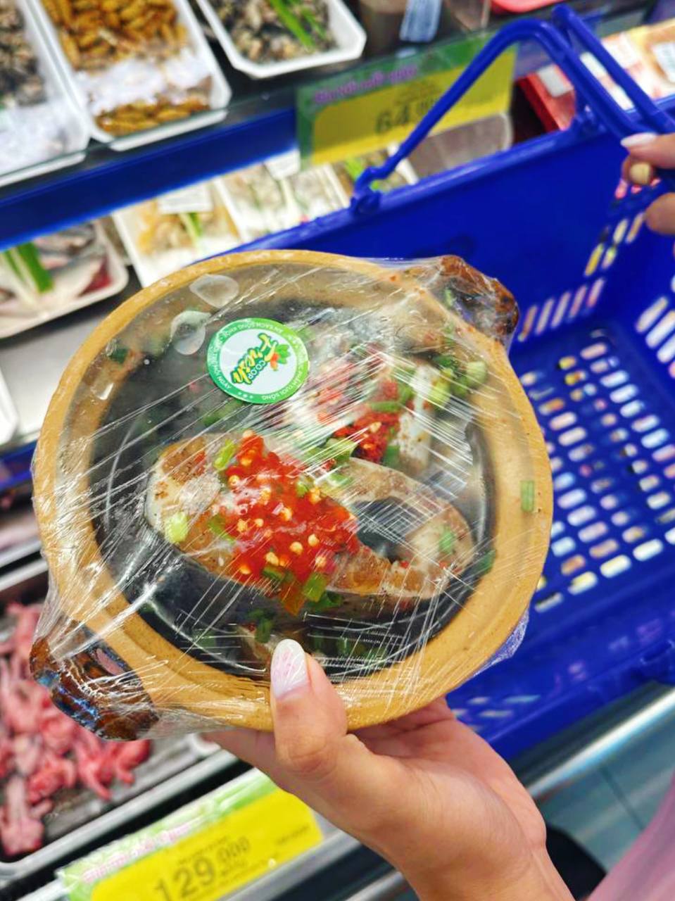 Cận cảnh nồi cá kho chỉ 40k gây sốt ở TPHCM, khách hí hửng vì Cận cảnh nồi cá kho chỉ 40k gây sốt ở TPHCM, khách hí hửng vì
