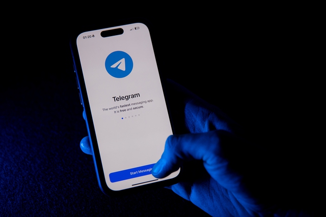 Telegram bị chặn, có ngay app chat "hàng Việt Nam chất lượng cao" này thay thế: Tính năng chẳng thiếu gì- Ảnh 1. Telegram bị chặn, có ngay app chat "hàng Việt Nam chất lượng cao" này thay thế: Tính năng chẳng thiếu gì- Ảnh 1.