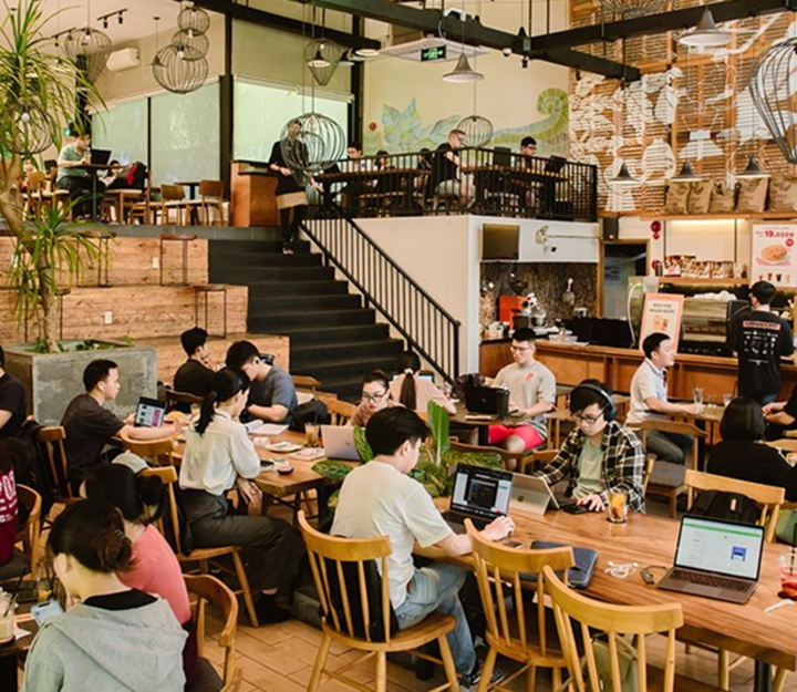 Nhiều cửa hàng The Coffee House bịt kín ổ cắm điện gây tranh cãi- Ảnh 1. Nhiều cửa hàng The Coffee House bịt kín ổ cắm điện gây tranh cãi- Ảnh 1.
