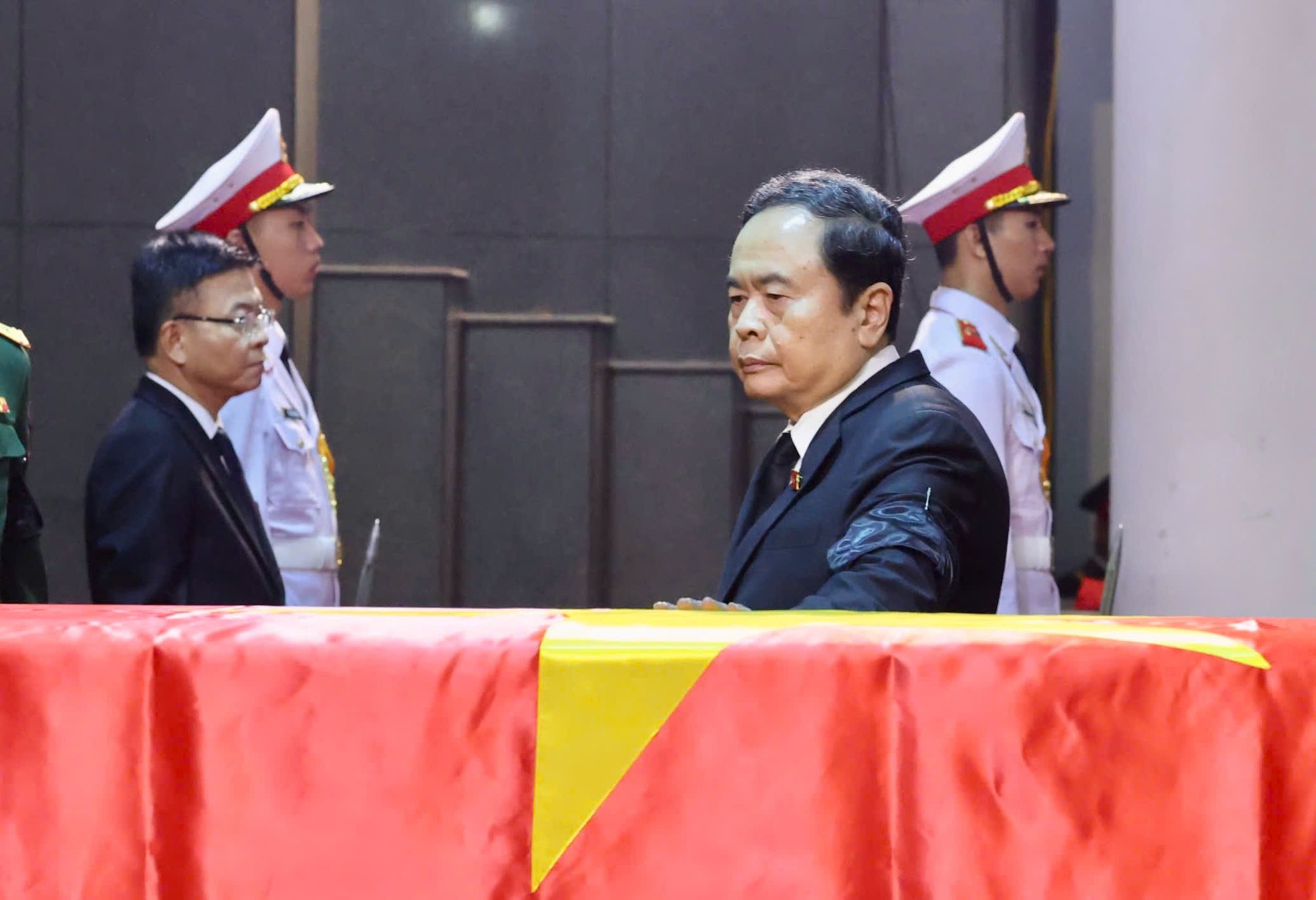 Lãnh đạo Đảng, Nhà nước viếng nguyên Chủ tịch nước Trần Đức Lương- Ảnh 12. Lãnh đạo Đảng, Nhà nước viếng nguyên Chủ tịch nước Trần Đức Lương- Ảnh 12.