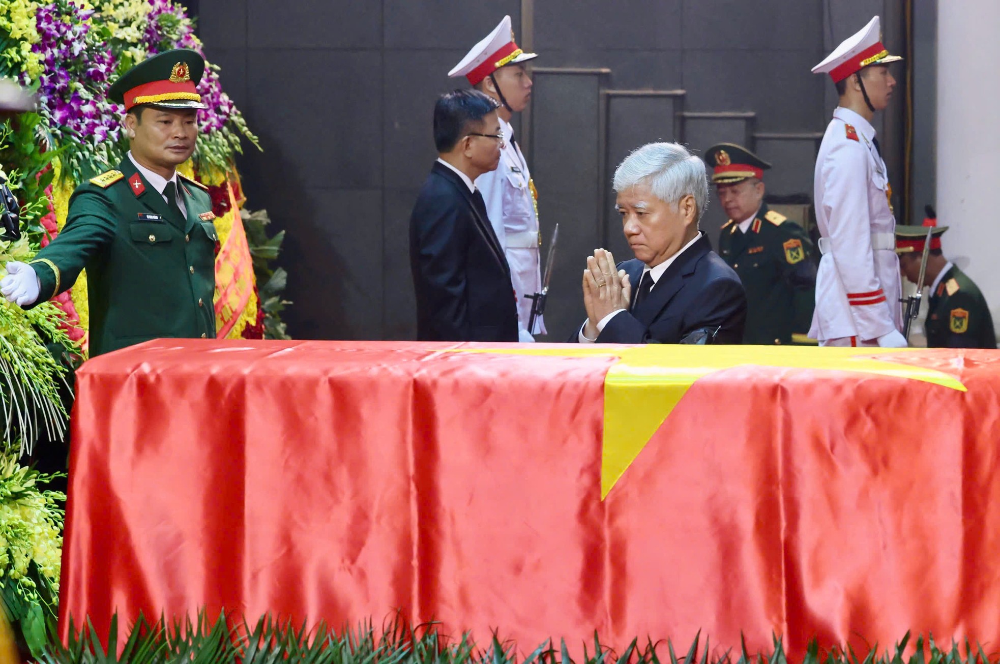 Lãnh đạo Đảng, Nhà nước viếng nguyên Chủ tịch nước Trần Đức Lương- Ảnh 15. Lãnh đạo Đảng, Nhà nước viếng nguyên Chủ tịch nước Trần Đức Lương- Ảnh 15.