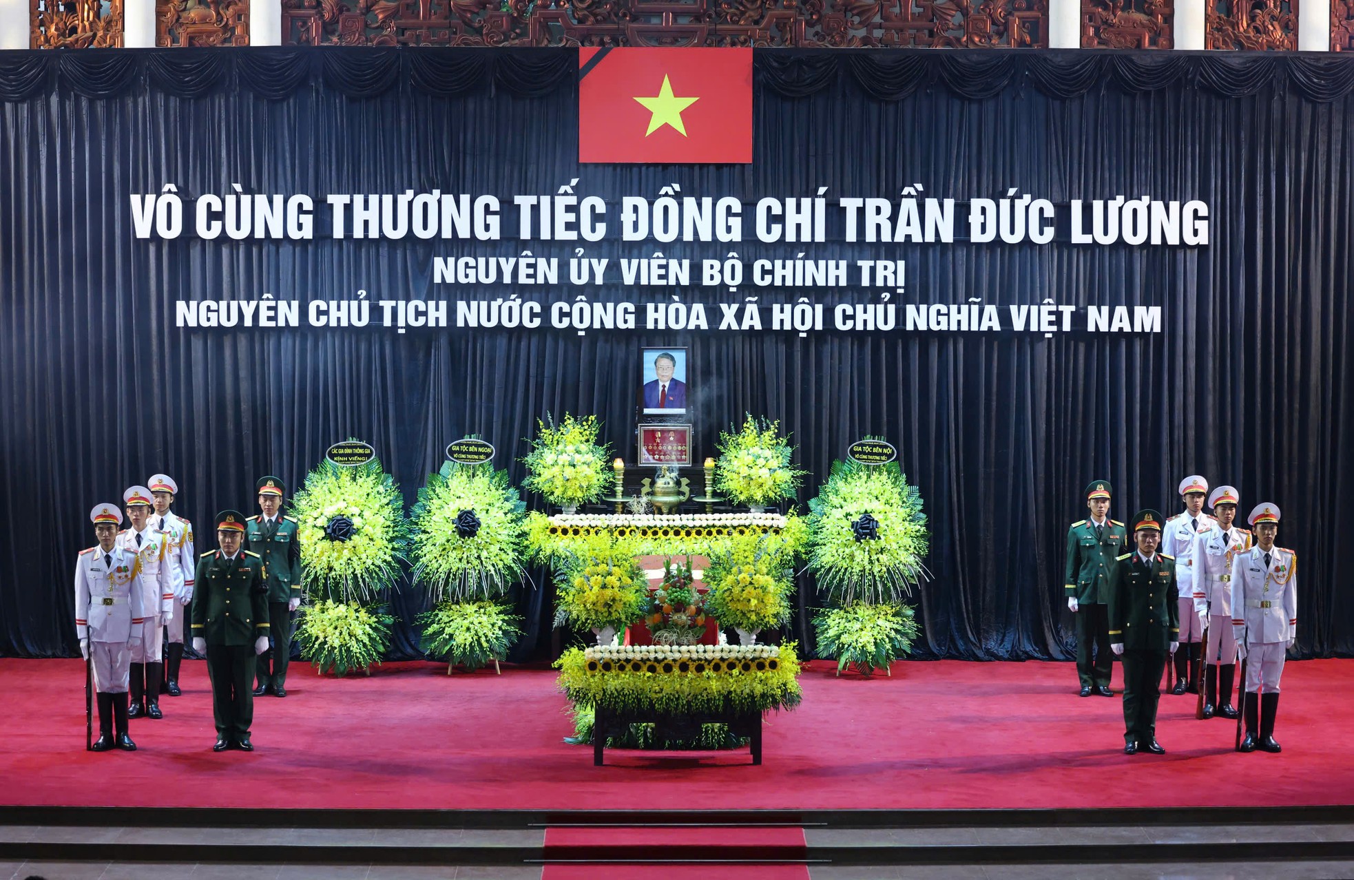 Lãnh đạo Đảng, Nhà nước viếng nguyên Chủ tịch nước Trần Đức Lương- Ảnh 16. Lãnh đạo Đảng, Nhà nước viếng nguyên Chủ tịch nước Trần Đức Lương- Ảnh 16.