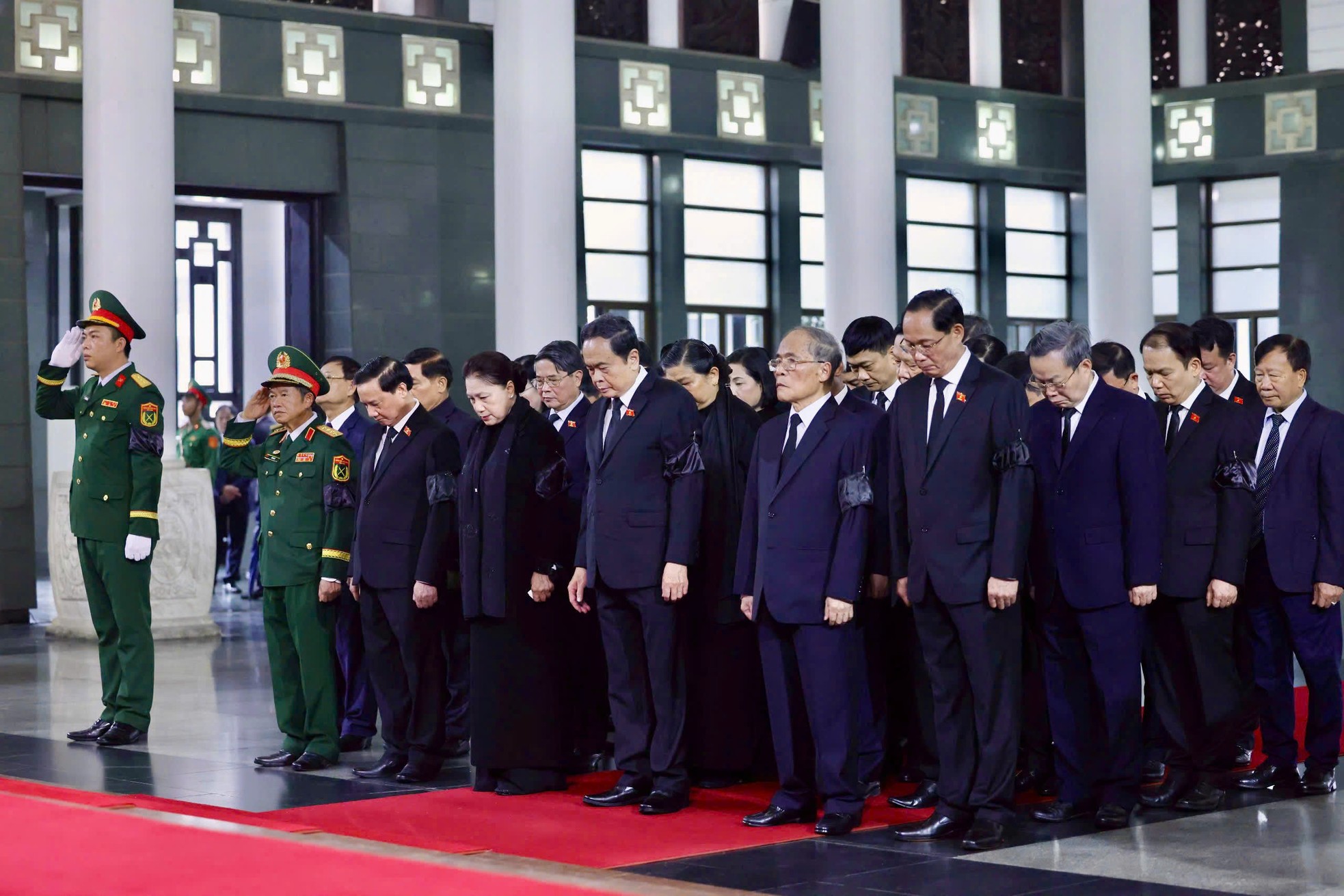 Lãnh đạo Đảng, Nhà nước viếng nguyên Chủ tịch nước Trần Đức Lương- Ảnh 11. Lãnh đạo Đảng, Nhà nước viếng nguyên Chủ tịch nước Trần Đức Lương- Ảnh 11.